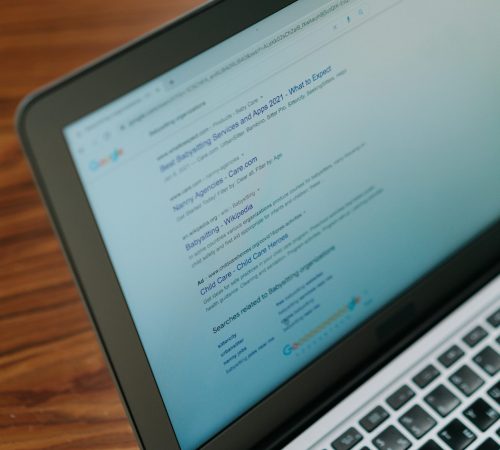 Photo de cottonbro studio: https://www.pexels.com/fr-fr/photo/ordinateur-portable-technologie-clavier-dispositif-6986455/