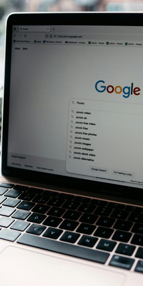 Photo de Lisa from Pexels: https://www.pexels.com/fr-fr/photo/ordinateur-portable-internet-technologie-ordinateur-16368540/