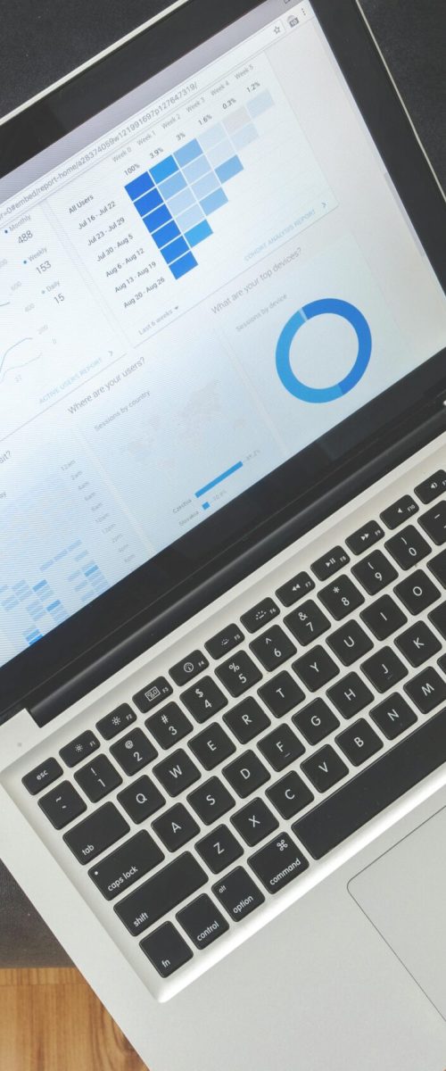 Photo de Lukas: https://www.pexels.com/fr-fr/photo/ordinateur-portable-allume-577195/