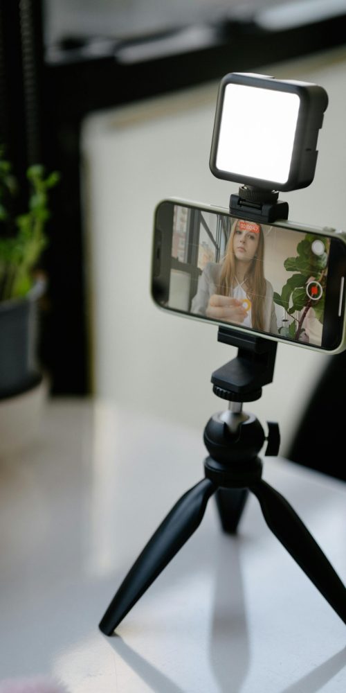 pexels-mizunokozuki-13929769