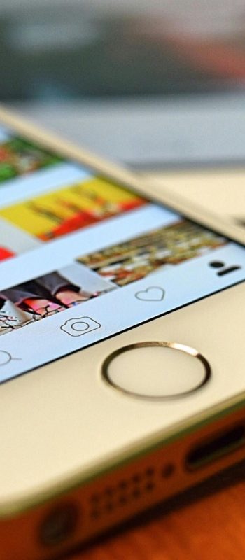 Photo de Pixabay: https://www.pexels.com/fr-fr/photo/argent-iphone-5s-montrant-instagram-163184/